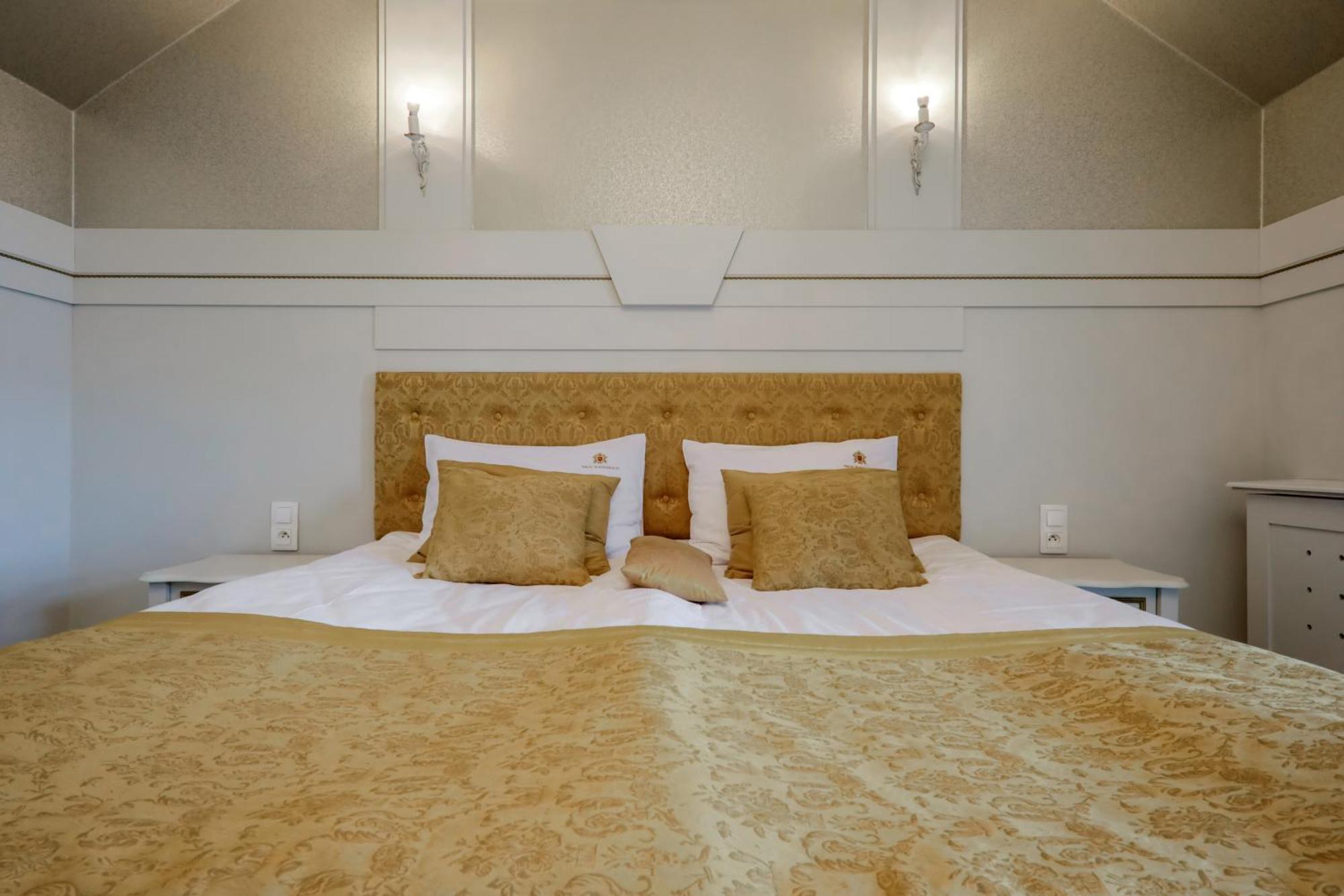 Palac W Konarach Hotel